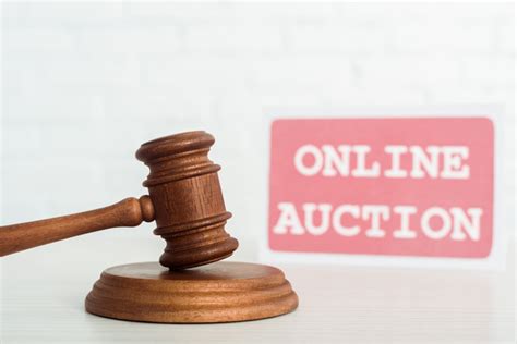 Online Auctions: Guide to Bidding and Buying .